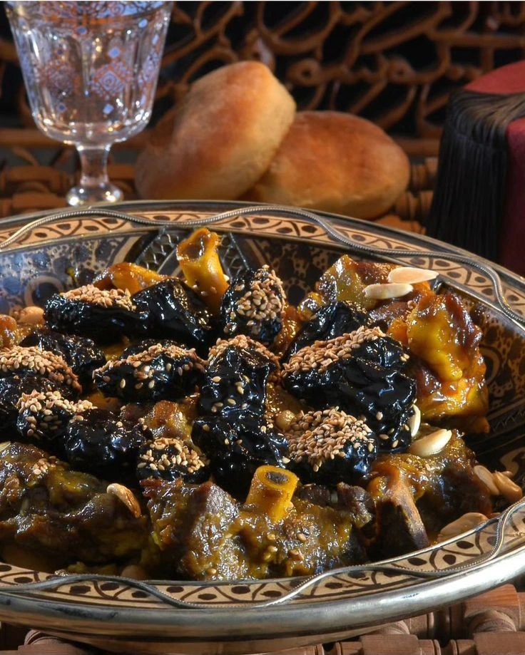 طاجين اللحم بالبرقوق